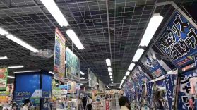 YoDoBaShi全スーパーマーケットをライトアップ